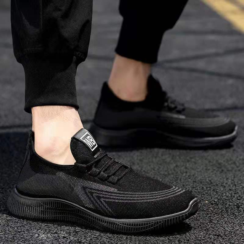 Manufacturer's new men's casual shoes, breathable sports running shoes, soft soles, fashion trends, light fly woven shoes