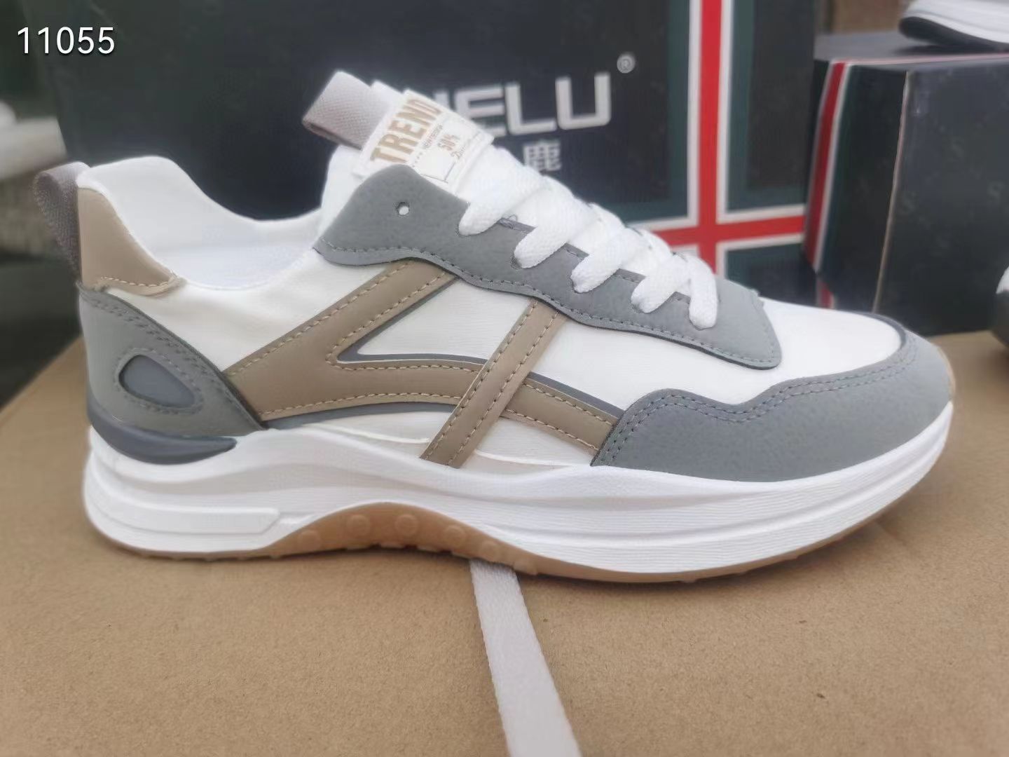 Casual sports shoes, men's running shoes, going to the market, setting up a stall, broken size shoes, inventory, tail goods, shoes, live broadcast, low price floor shoes