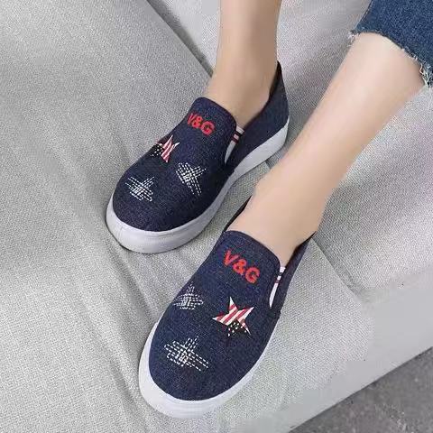 Old Beijing Cloth Shoes Women's Casual Slip on Lazy Shoes Thickened Soft Sole Denim Cloth Shoes Fashion Breathable Walking Shoes