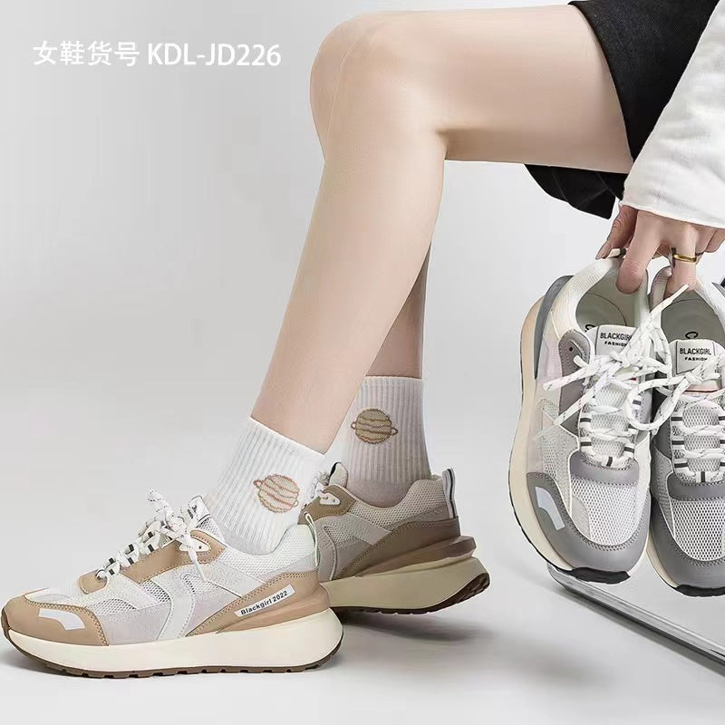 Casual sports shoes stock tail goods processing shoes low price wholesale ground stall shoes rush stall Forrest Gump shoes foreign trade women's shoes