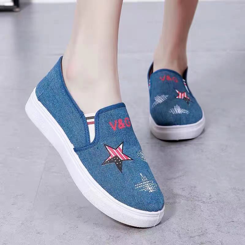 Old Beijing Cloth Shoes Women's Casual Slip on Lazy Shoes Thickened Soft Sole Denim Cloth Shoes Fashion Breathable Walking Shoes